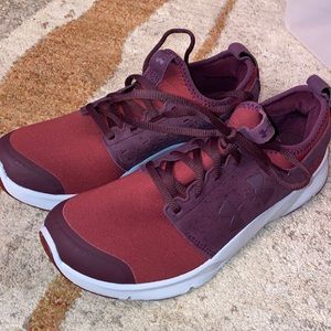 maroon running shoes || sz 7.5 || Under Armour